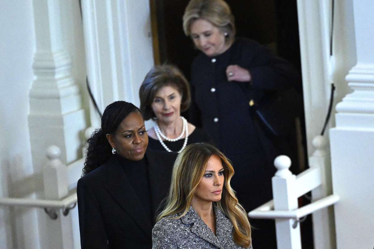 All five living US presidents pictured together at funeral of Jimmy